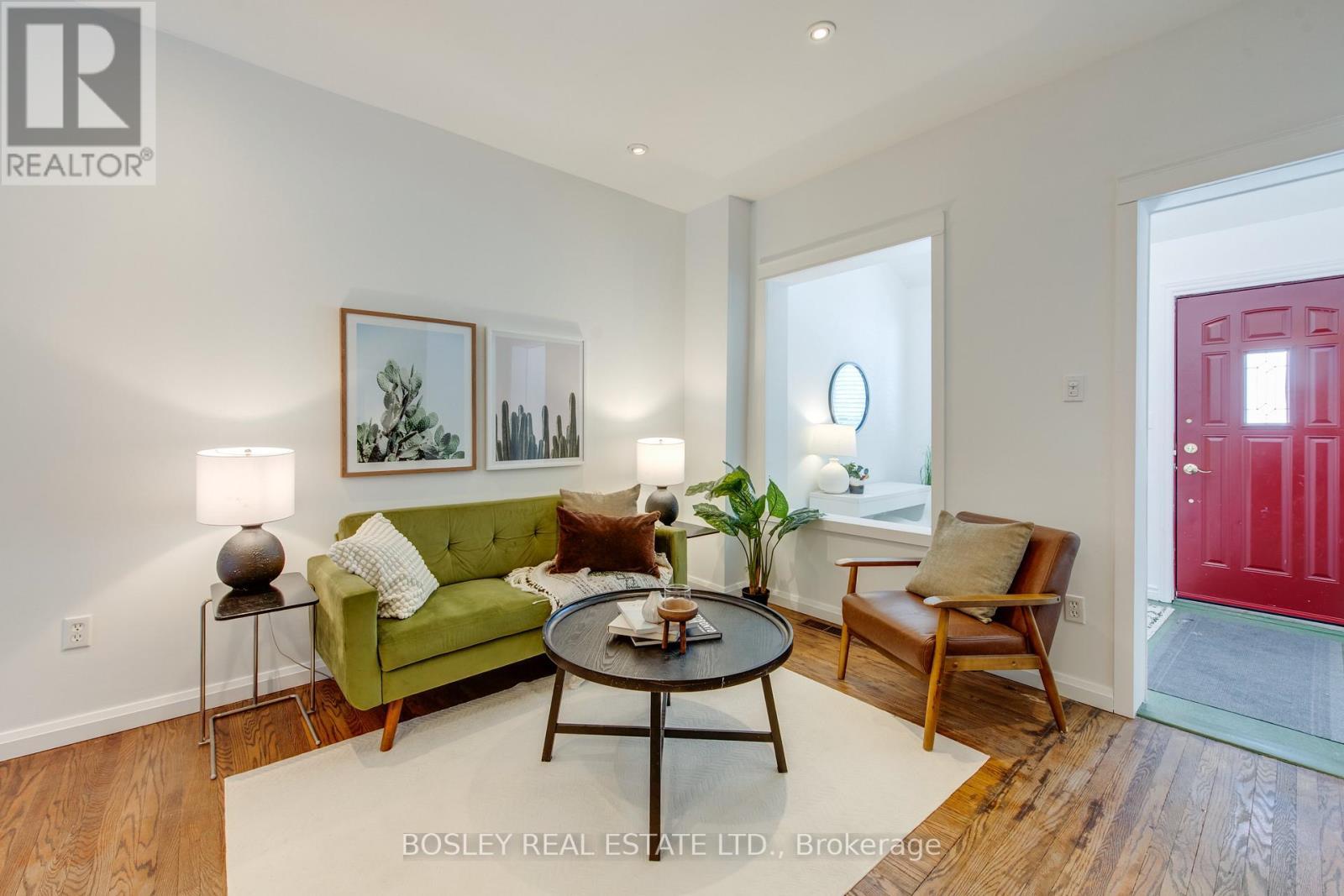 166 Hiawatha Road, Toronto, ON - Indoor Photo Showing Living Room