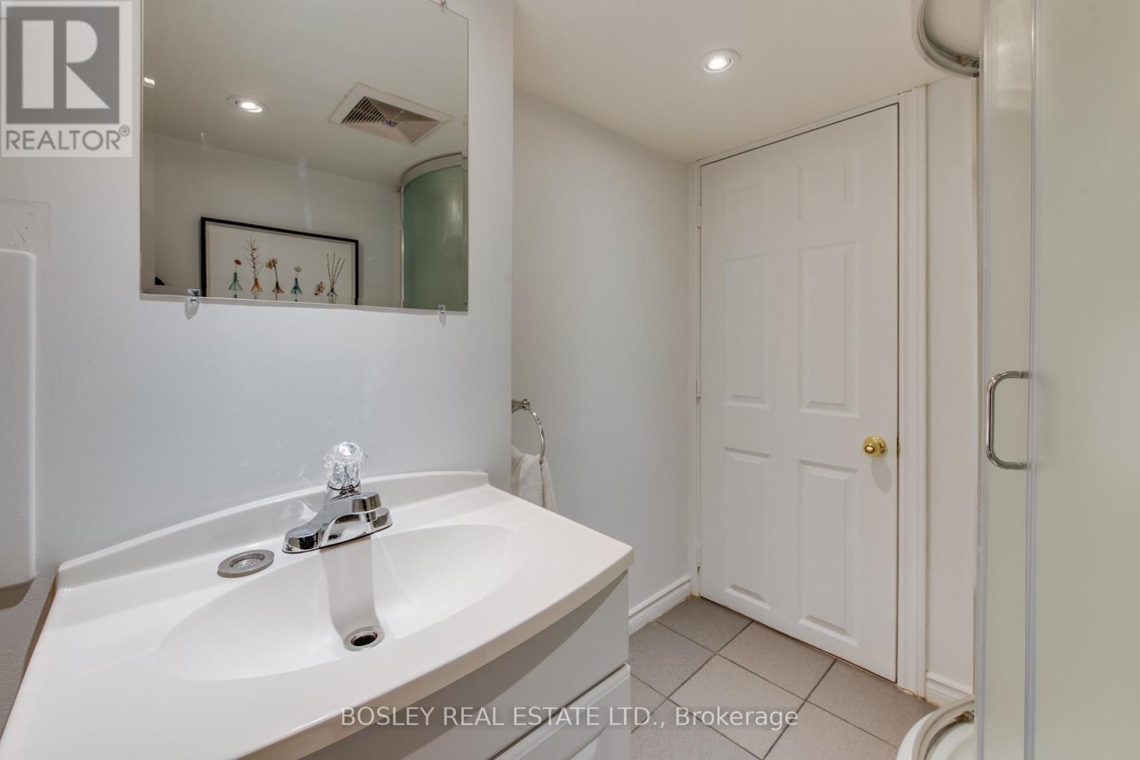 166 Hiawatha Road, Toronto, ON - Indoor Photo Showing Bathroom