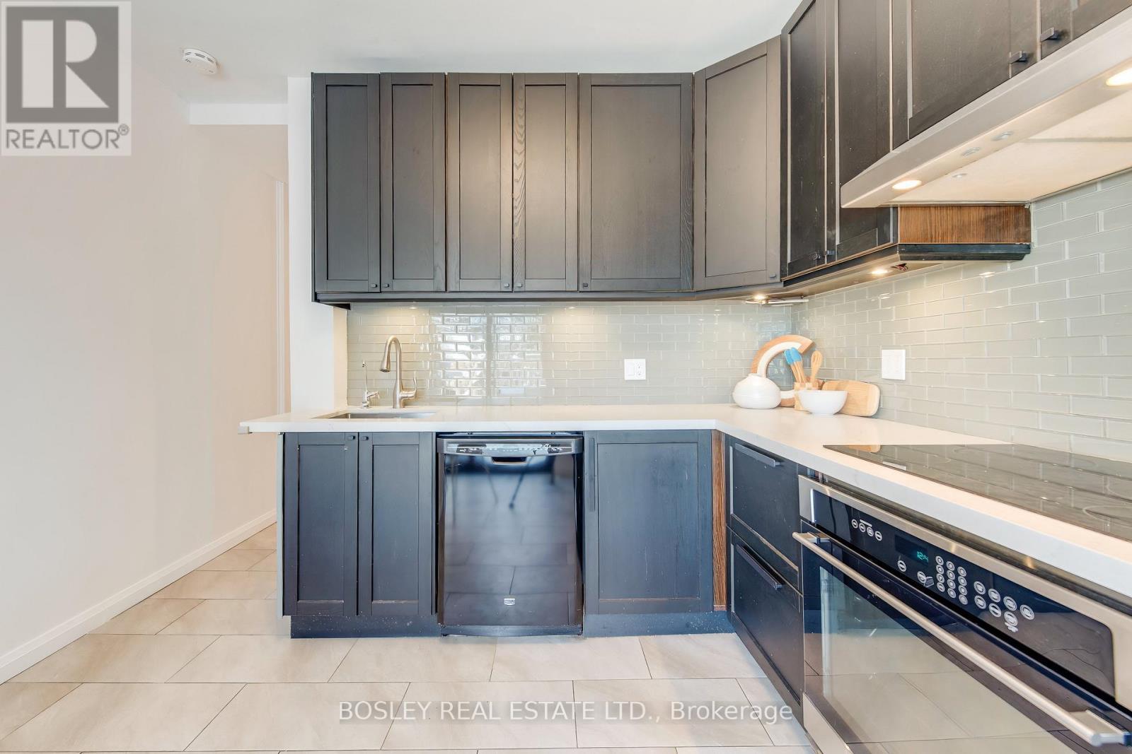 166 Hiawatha Road, Toronto, ON - Indoor Photo Showing Kitchen With Upgraded Kitchen