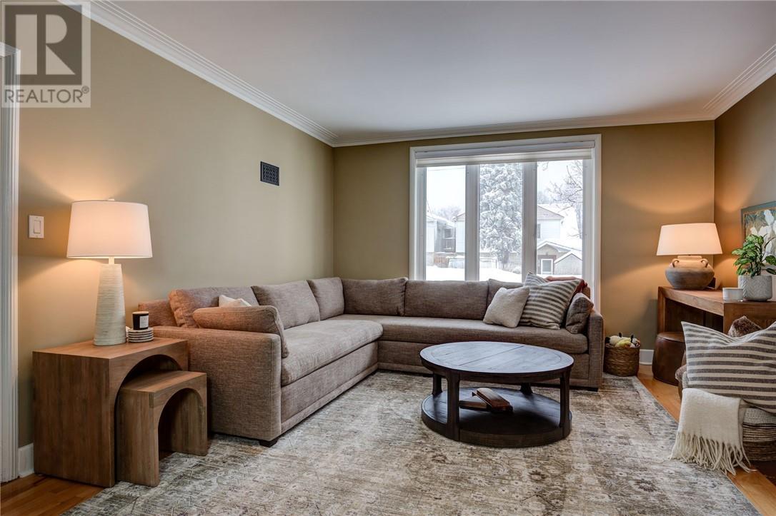 275 Wembley Drive, Sudbury, ON - Indoor Photo Showing Living Room