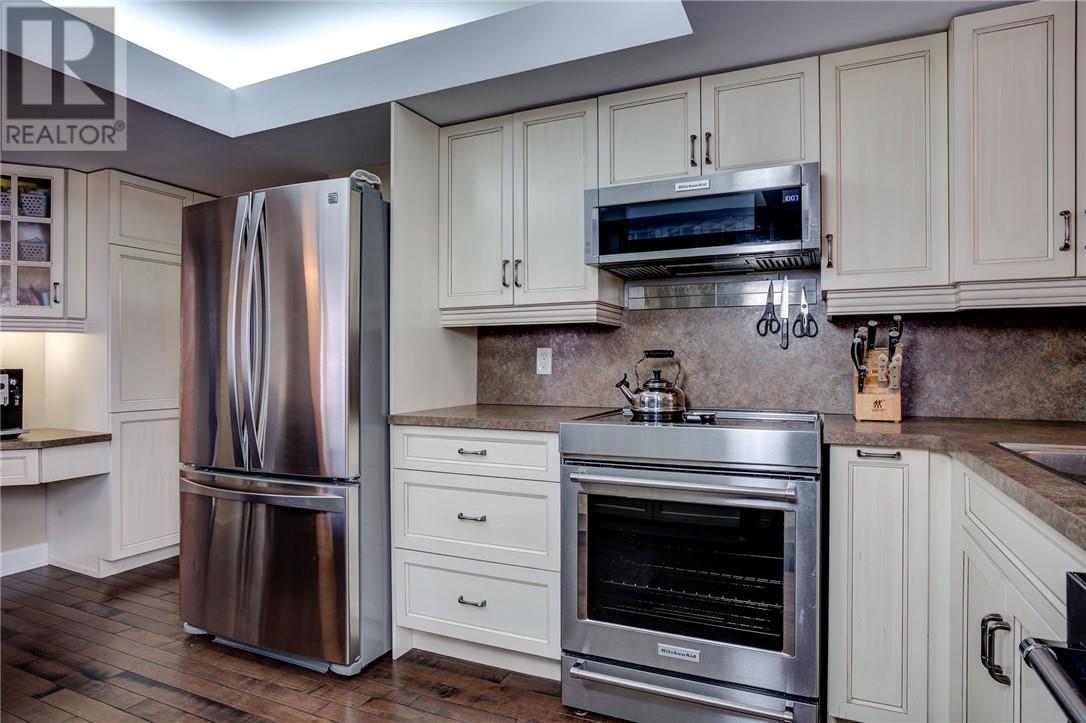 275 Wembley Drive, Sudbury, ON - Indoor Photo Showing Kitchen With Upgraded Kitchen