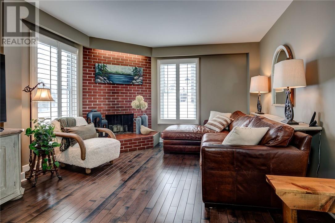 275 Wembley Drive, Sudbury, ON - Indoor Photo Showing Living Room With Fireplace