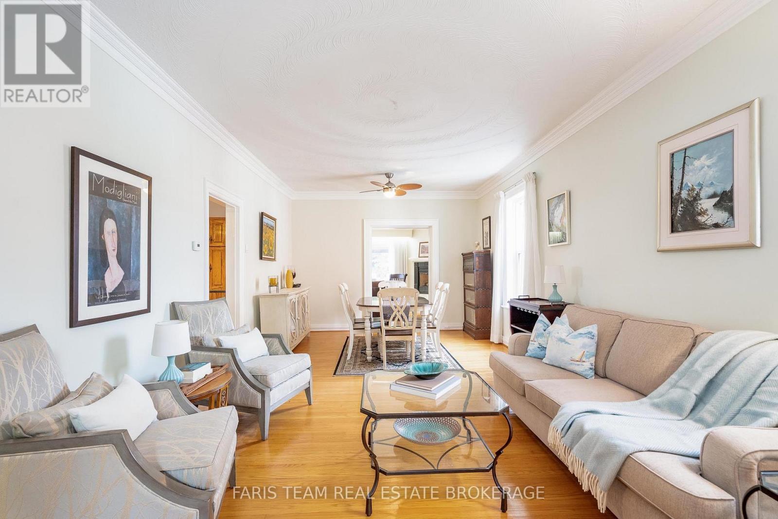 404 Manly Street, Midland, ON - Indoor Photo Showing Living Room