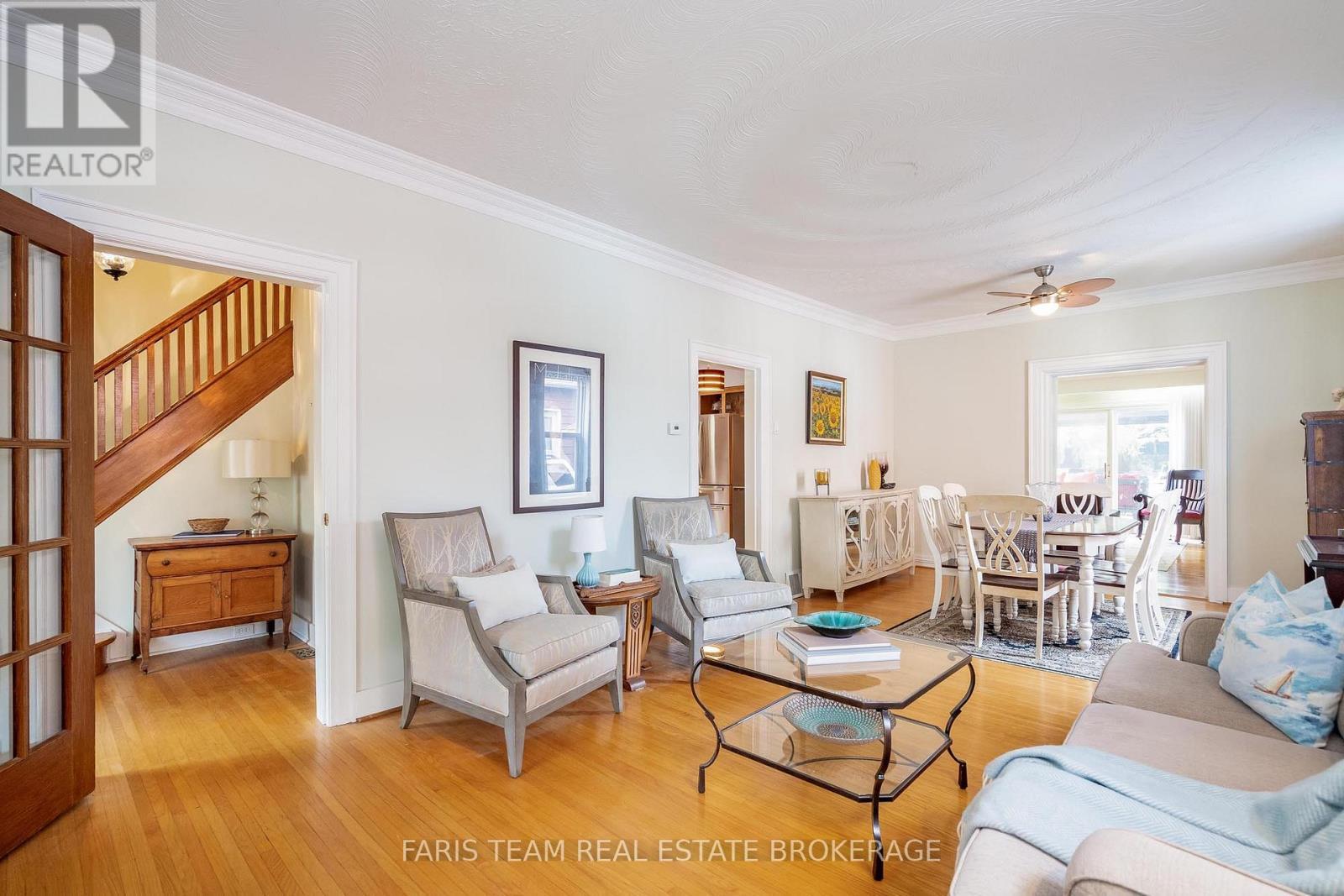 404 Manly Street, Midland, ON - Indoor Photo Showing Living Room