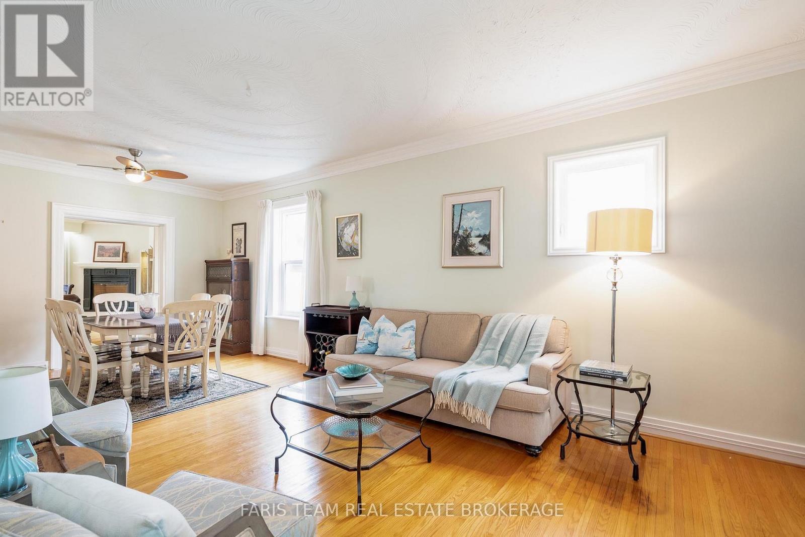 404 Manly Street, Midland, ON - Indoor Photo Showing Living Room