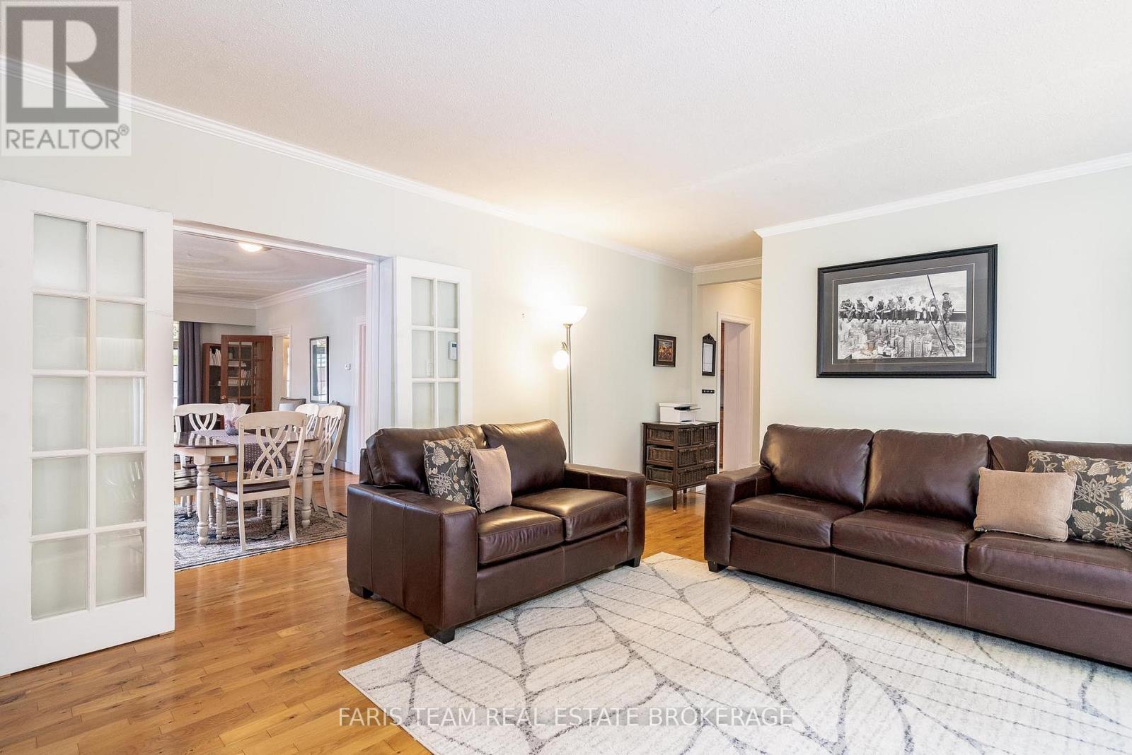 404 Manly Street, Midland, ON - Indoor Photo Showing Living Room