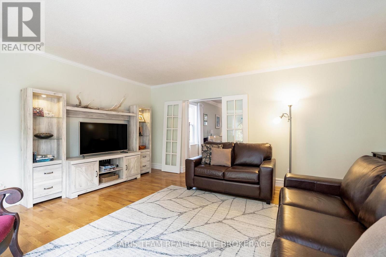 404 Manly Street, Midland, ON - Indoor Photo Showing Living Room