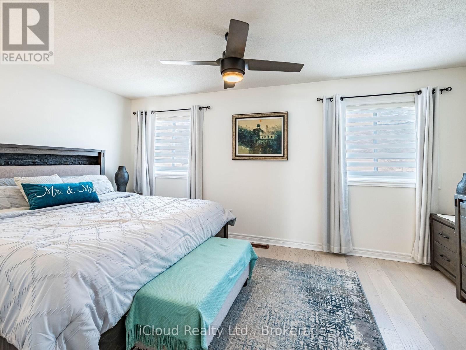 3390 Fountain Park Avenue, Mississauga, ON - Indoor Photo Showing Bedroom