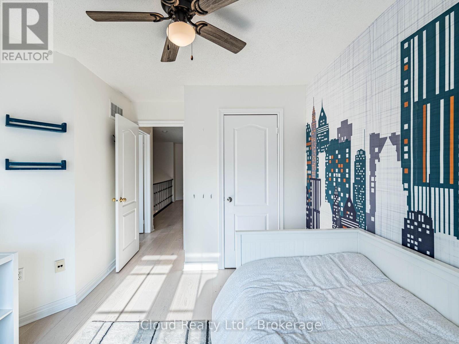 3390 Fountain Park Avenue, Mississauga, ON - Indoor Photo Showing Bedroom