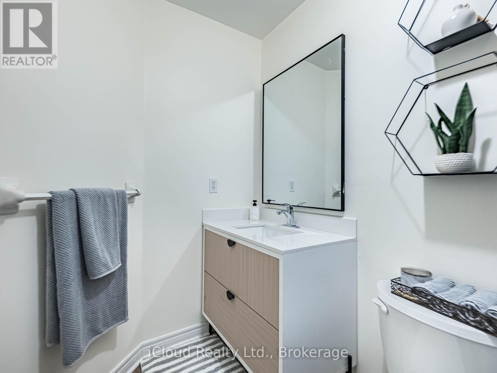 3390 Fountain Park Avenue, Mississauga, ON - Indoor Photo Showing Bathroom