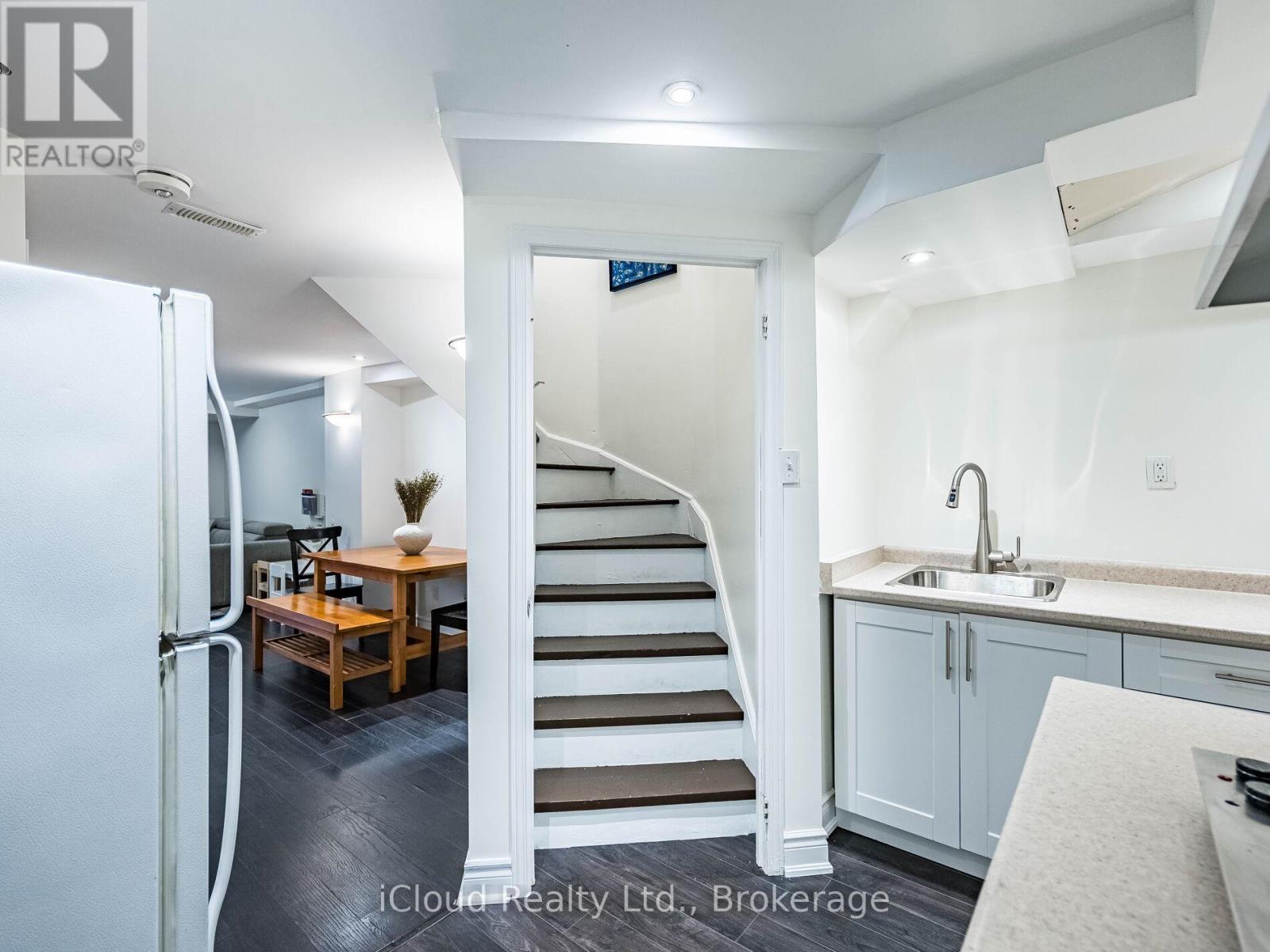 3390 Fountain Park Avenue, Mississauga, ON - Indoor