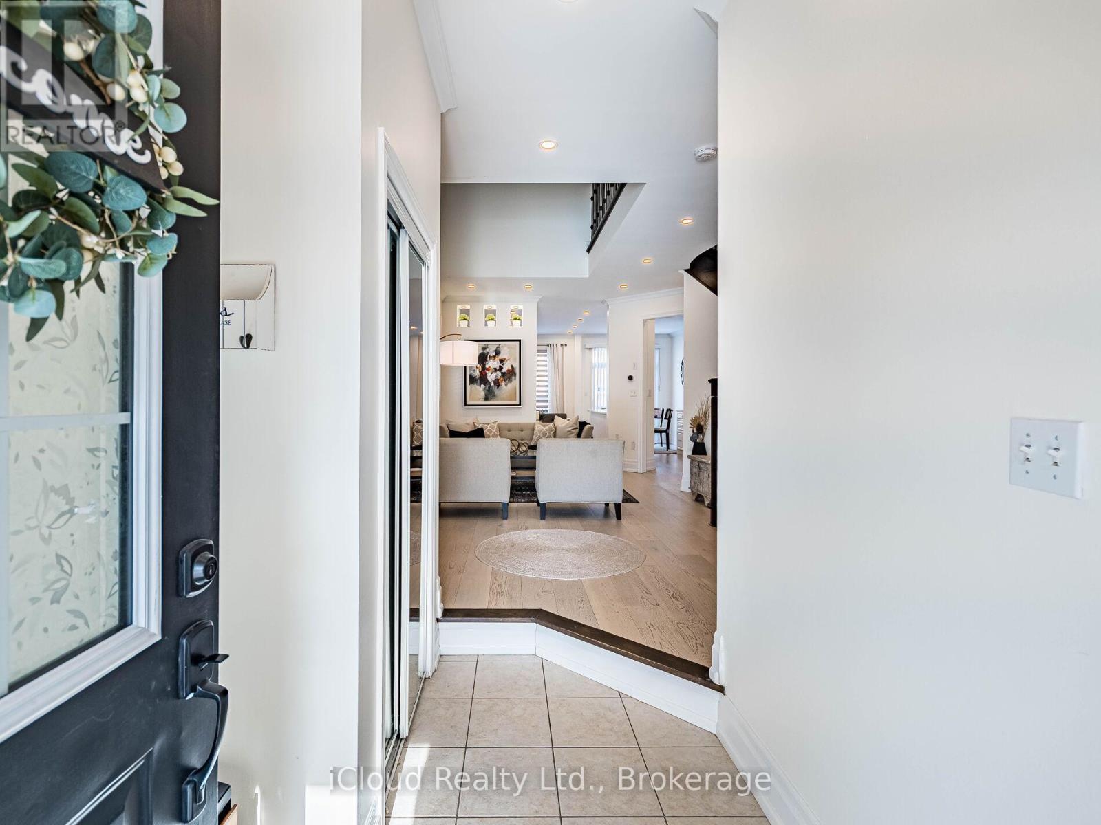 3390 Fountain Park Avenue, Mississauga, ON - Indoor