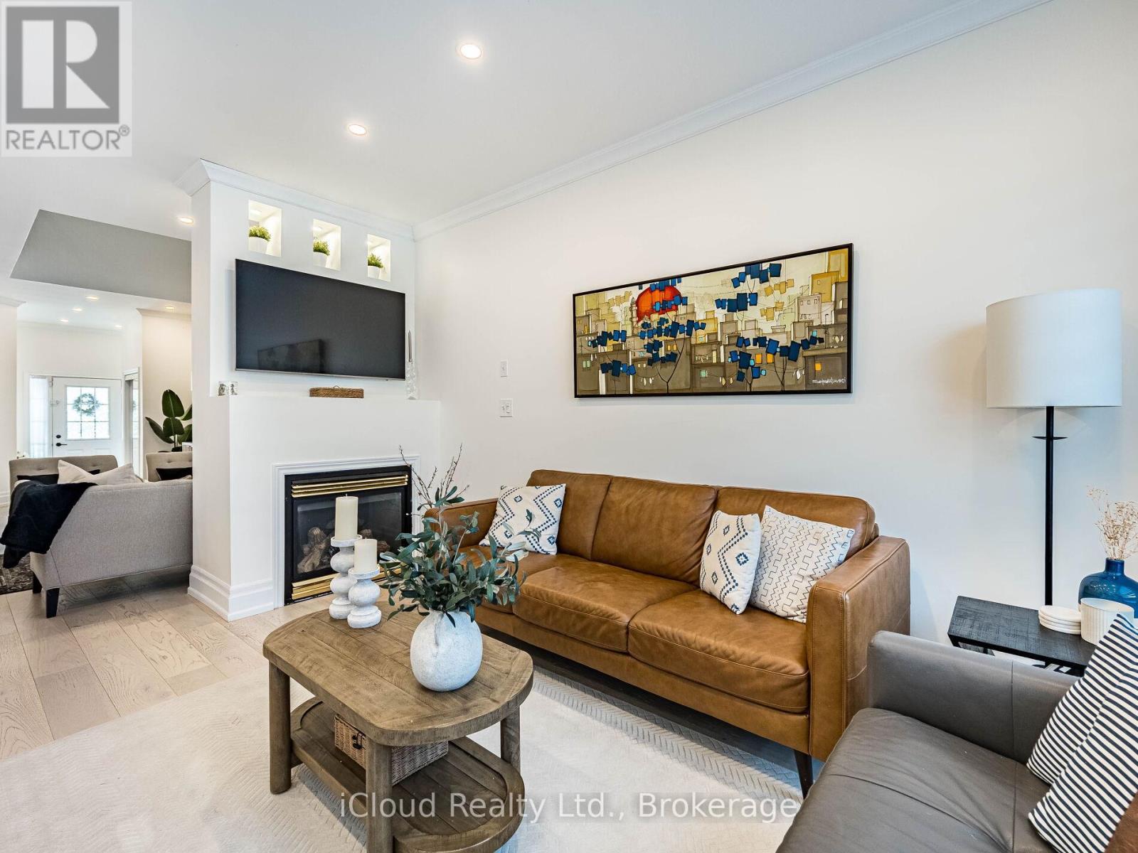 3390 Fountain Park Avenue, Mississauga, ON - Indoor Photo Showing Living Room With Fireplace