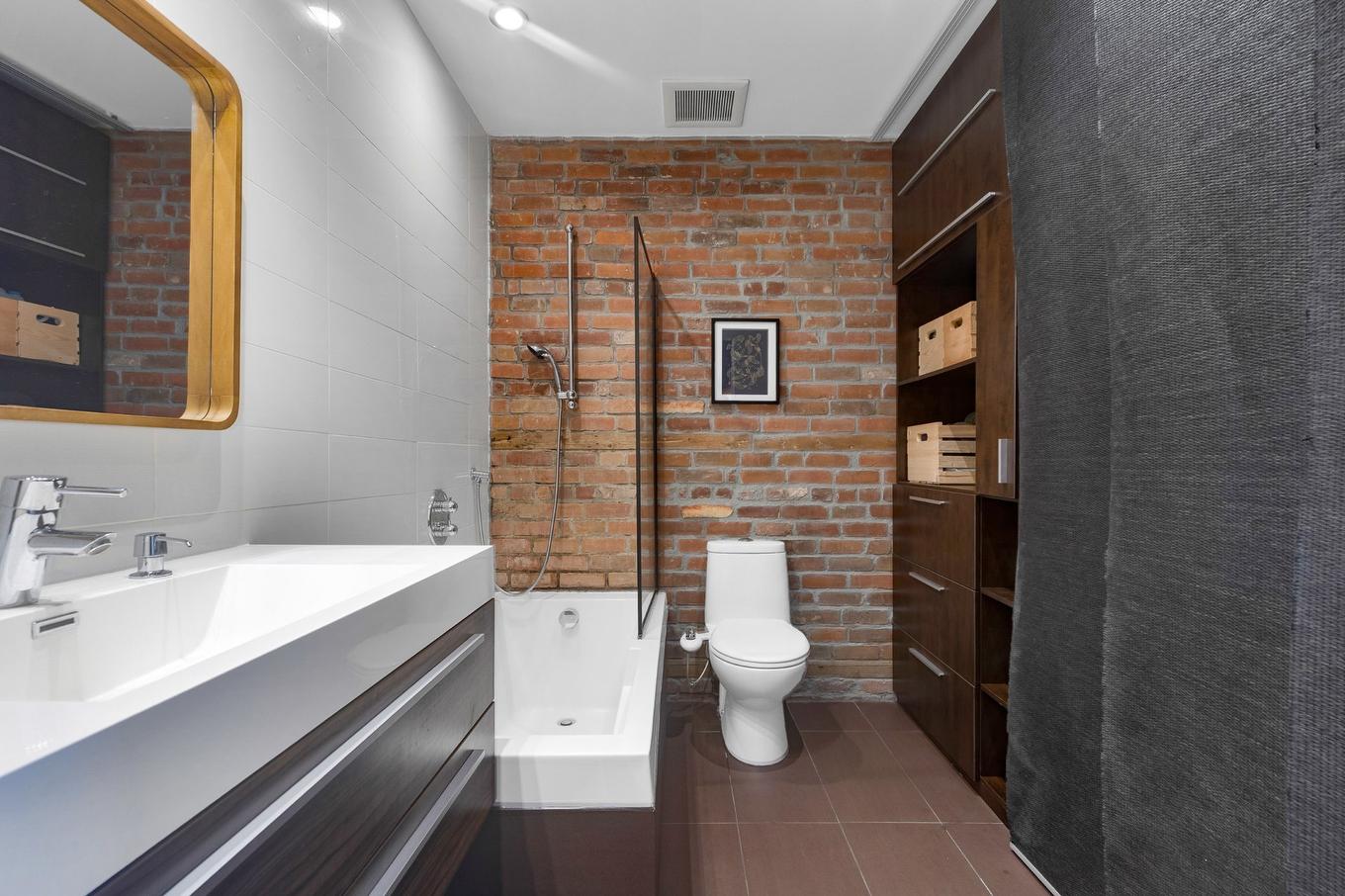 Bathroom - 2190 Rue Harmony, Montréal (Ville-Marie), QC - Indoor Photo Showing Bathroom