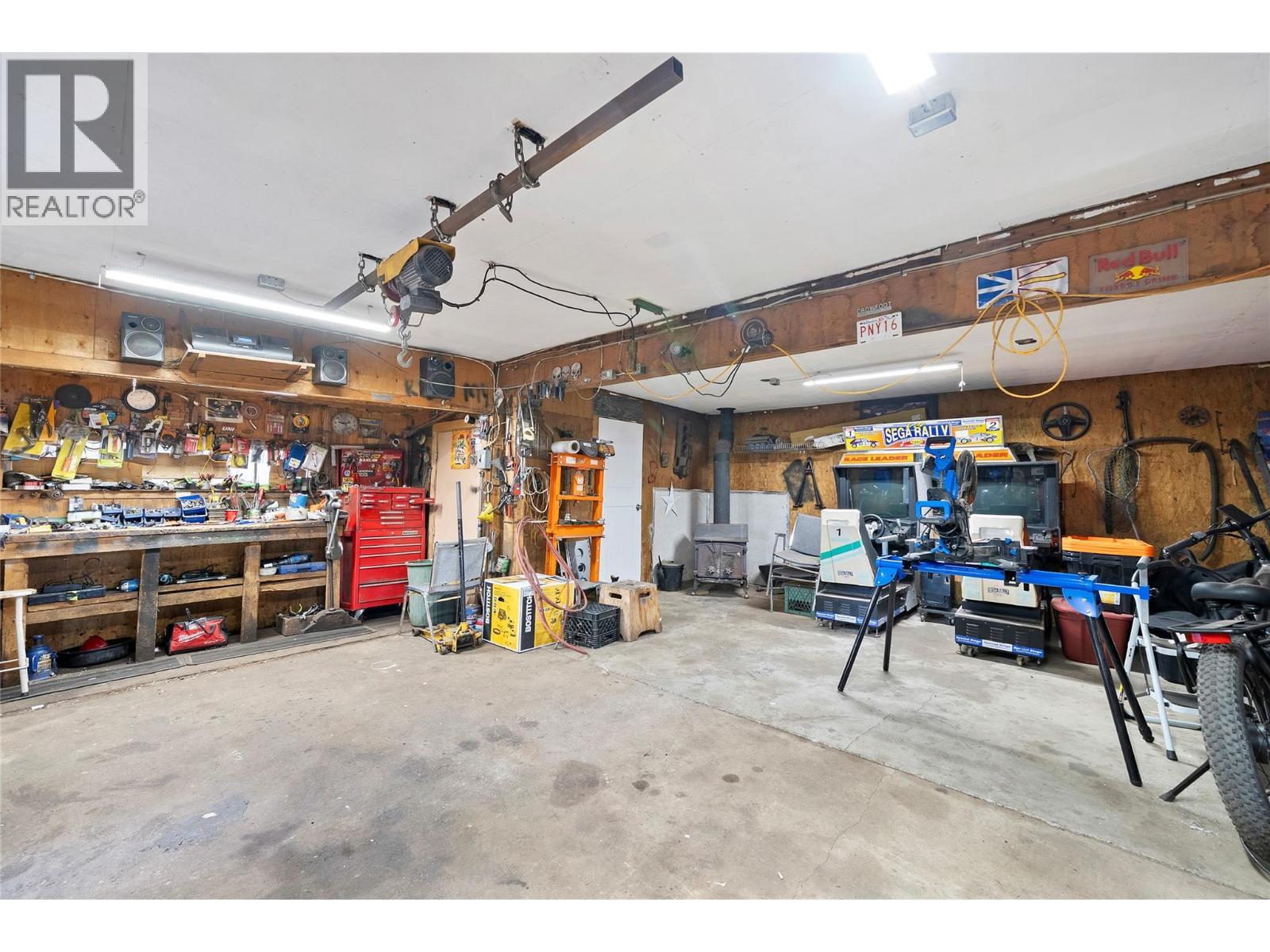 500 Polson Avenue, Enderby, BC - Indoor Photo Showing Garage