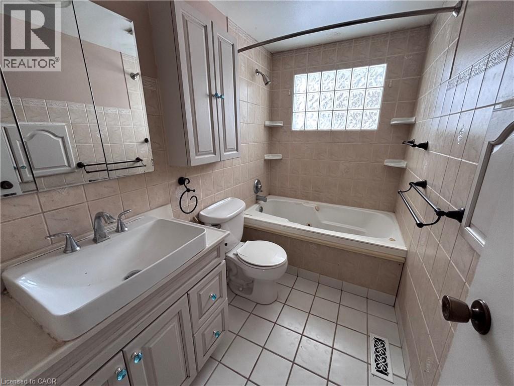 76 Ramblewood Way, Kitchener, ON - Indoor Photo Showing Bathroom