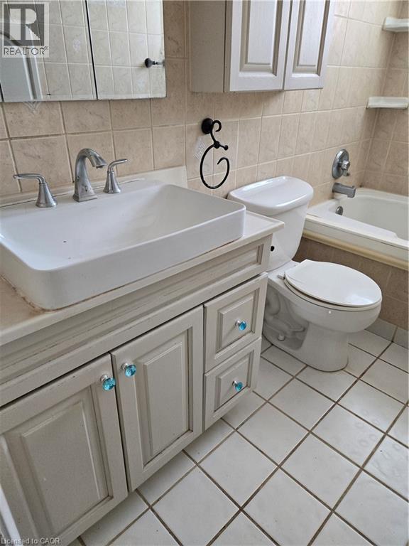 76 Ramblewood Way, Kitchener, ON - Indoor Photo Showing Bathroom