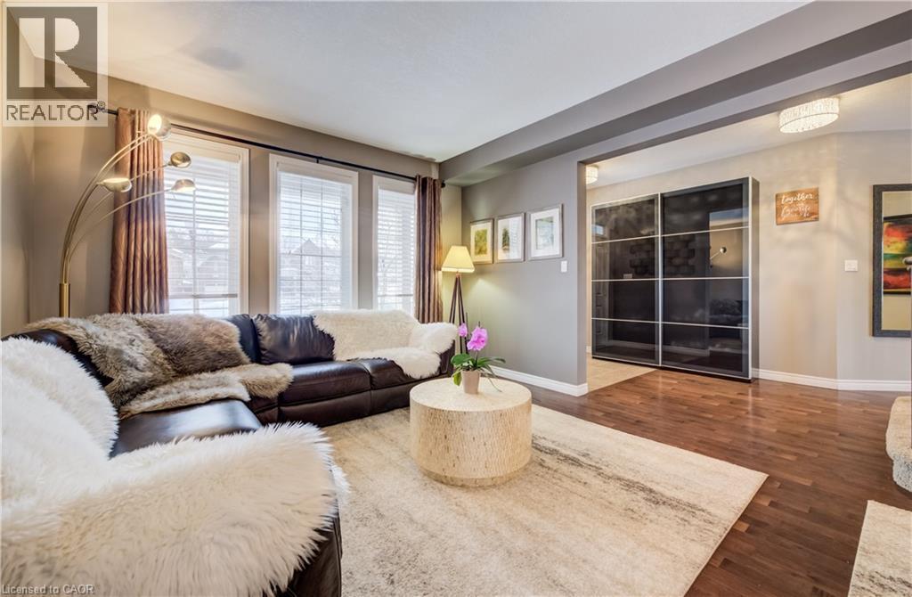 928 Evens Pond Court, Kitchener, ON - Indoor Photo Showing Living Room