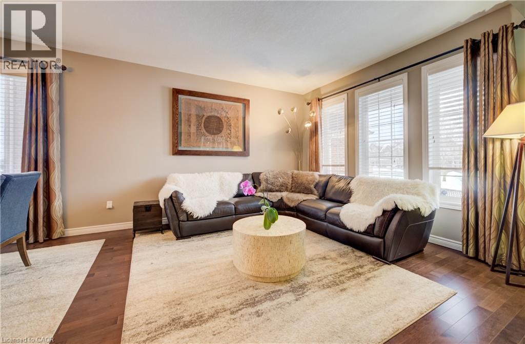 928 Evens Pond Court, Kitchener, ON - Indoor Photo Showing Living Room