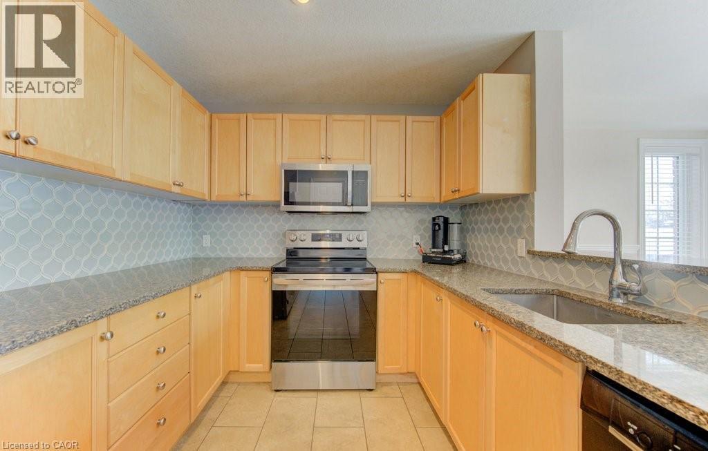 404 Wake Robin Crescent, Kitchener, ON - Indoor Photo Showing Kitchen