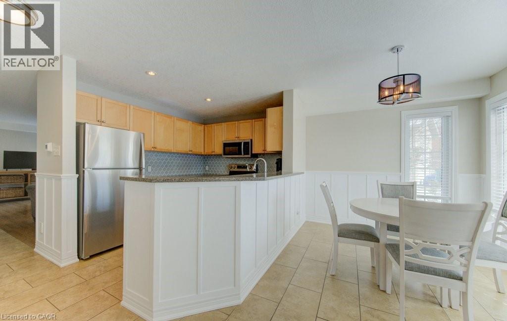 404 Wake Robin Crescent, Kitchener, ON - Indoor Photo Showing Kitchen