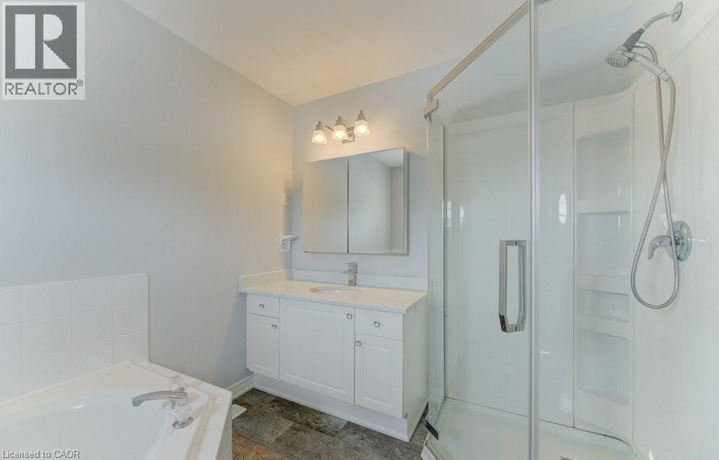 ensuite - 404 Wake Robin Crescent, Kitchener, ON - Indoor Photo Showing Bathroom