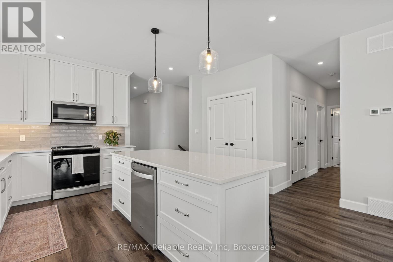 134 Severn Drive, Goderich (Goderich (Town)), ON - Indoor Photo Showing Kitchen With Upgraded Kitchen
