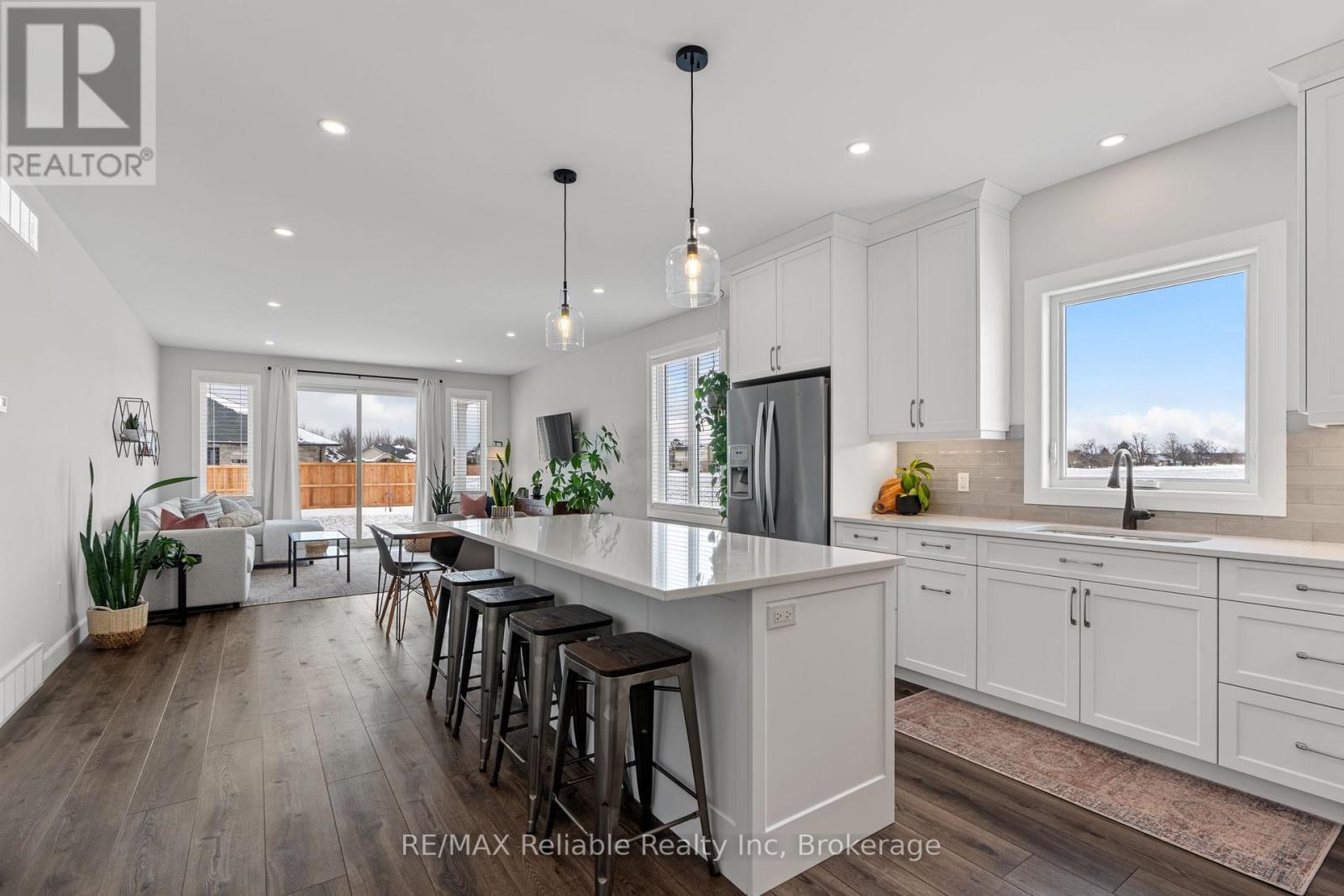 134 Severn Drive, Goderich (Goderich (Town)), ON - Indoor Photo Showing Kitchen With Upgraded Kitchen