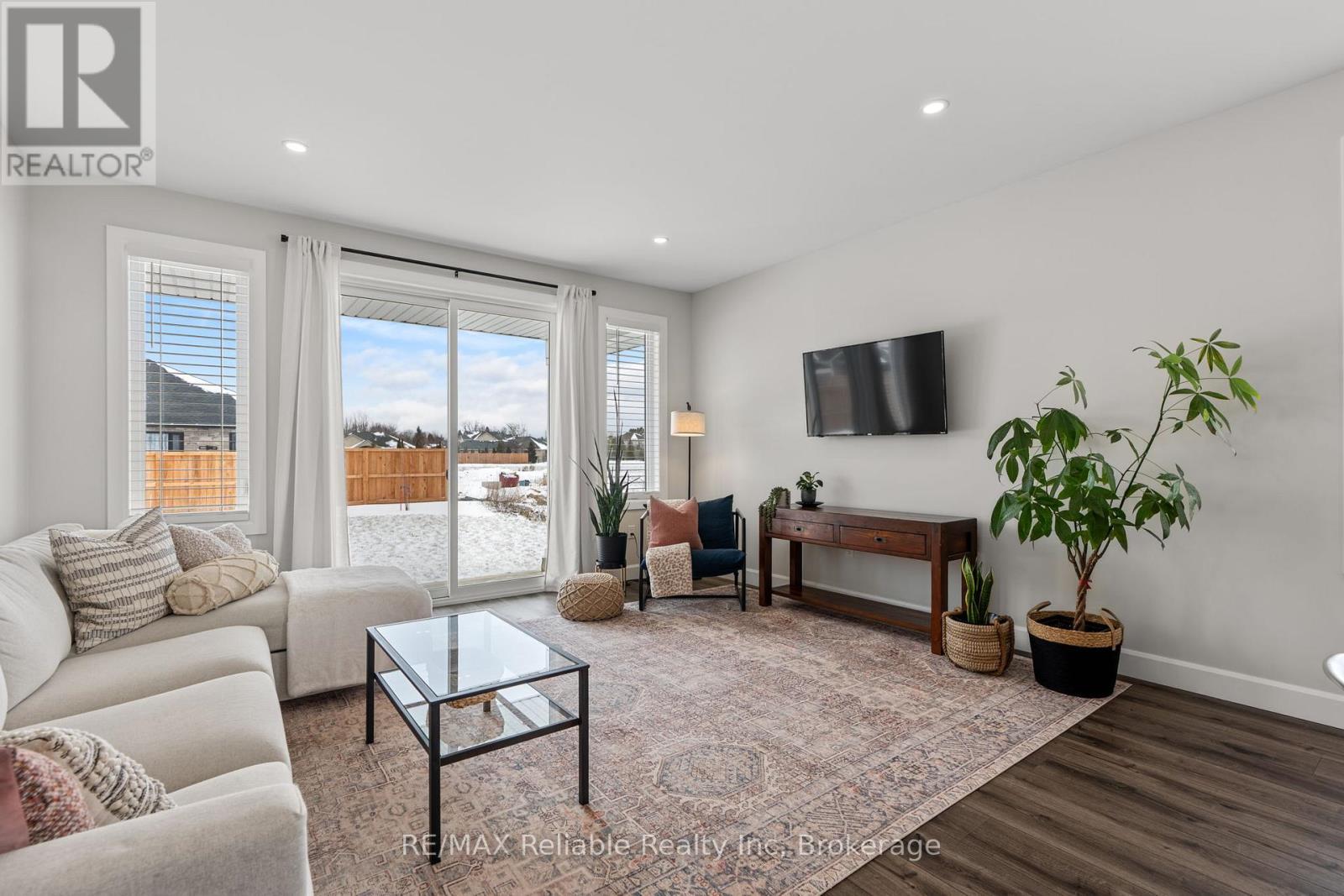 134 Severn Drive, Goderich (Goderich (Town)), ON - Indoor Photo Showing Living Room