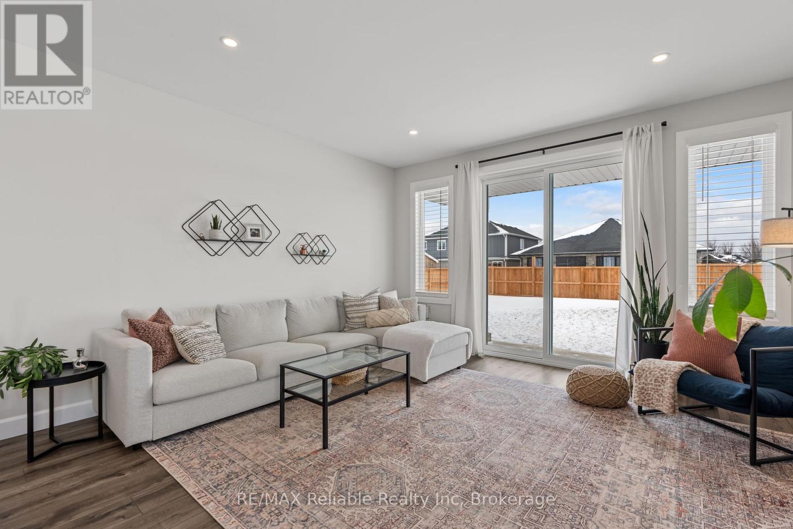 134 Severn Drive, Goderich (Goderich (Town)), ON - Indoor Photo Showing Living Room