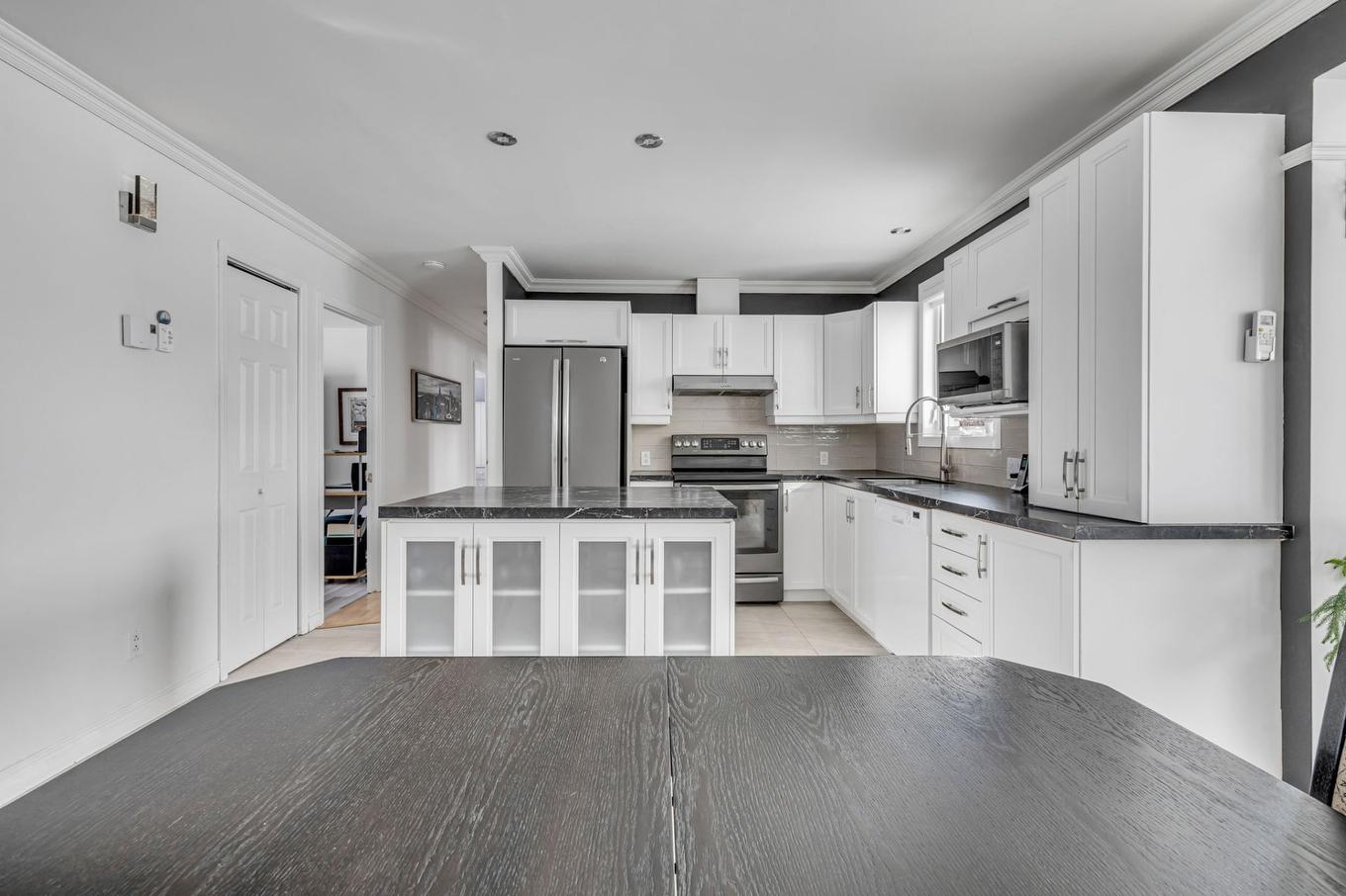 Kitchen - 2018 Rue Arnaud, Québec (Beauport), QC - Indoor Photo Showing Kitchen With Upgraded Kitchen