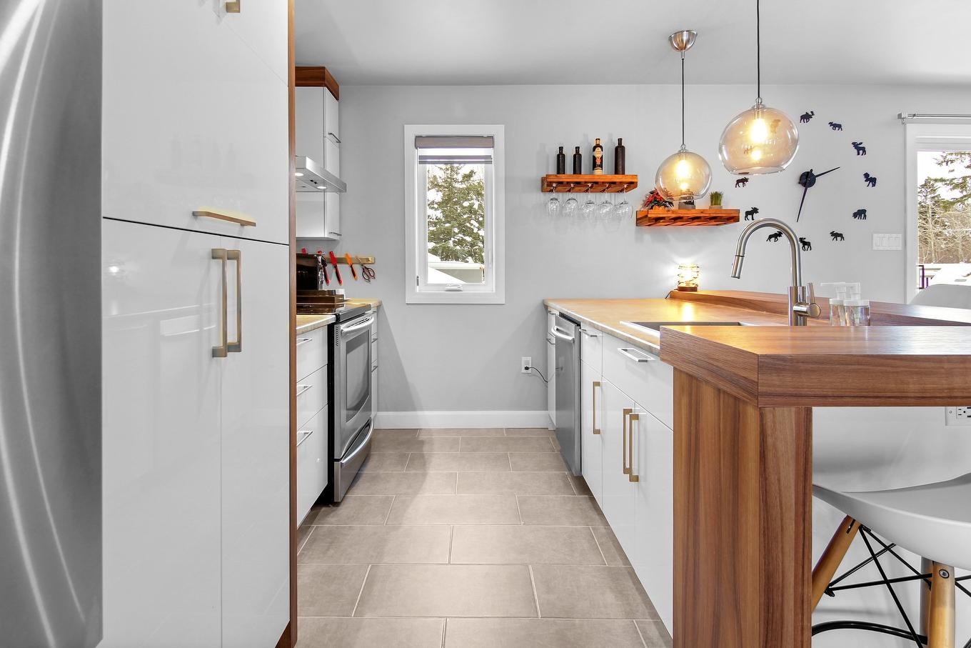 Kitchen - 518 Rue Rabelais, Saguenay (Chicoutimi), QC - Indoor Photo Showing Kitchen