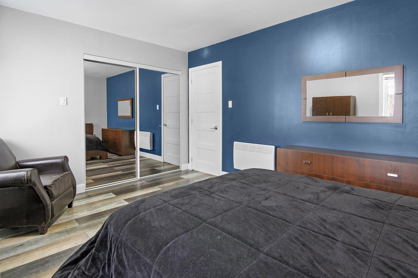 Primary bedroom - 518 Rue Rabelais, Saguenay (Chicoutimi), QC - Indoor Photo Showing Bedroom