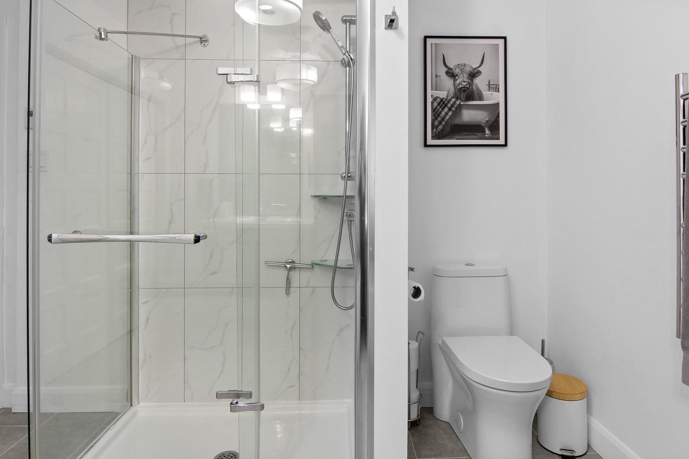 Bathroom - 518 Rue Rabelais, Saguenay (Chicoutimi), QC - Indoor Photo Showing Bathroom