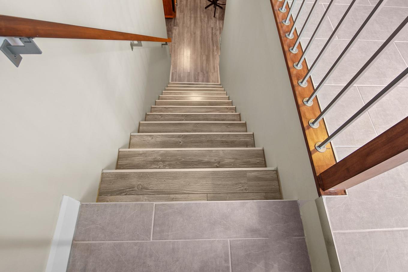 Staircase - 518 Rue Rabelais, Saguenay (Chicoutimi), QC - Indoor Photo Showing Other Room