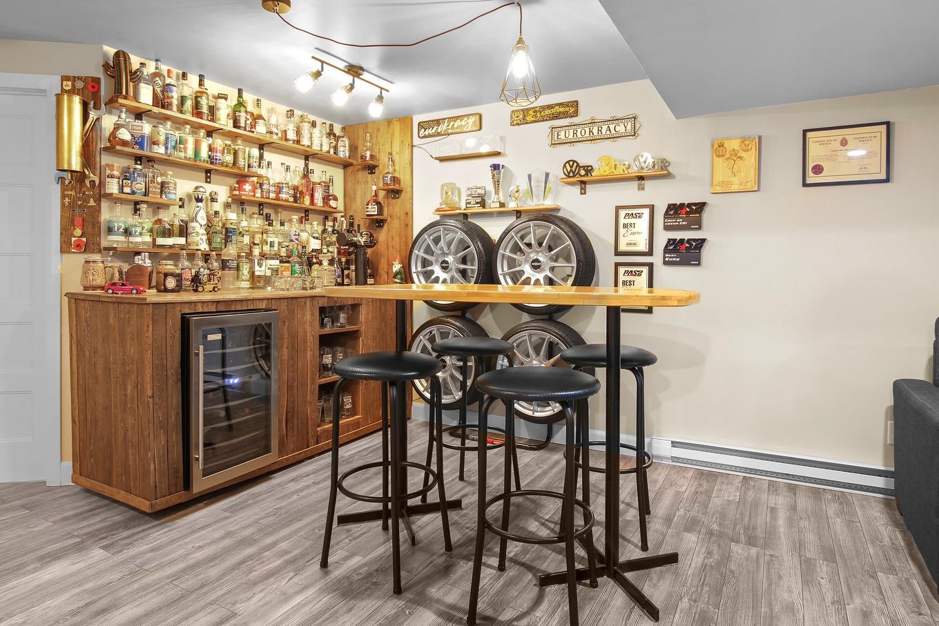 Basement - 518 Rue Rabelais, Saguenay (Chicoutimi), QC - Indoor Photo Showing Other Room