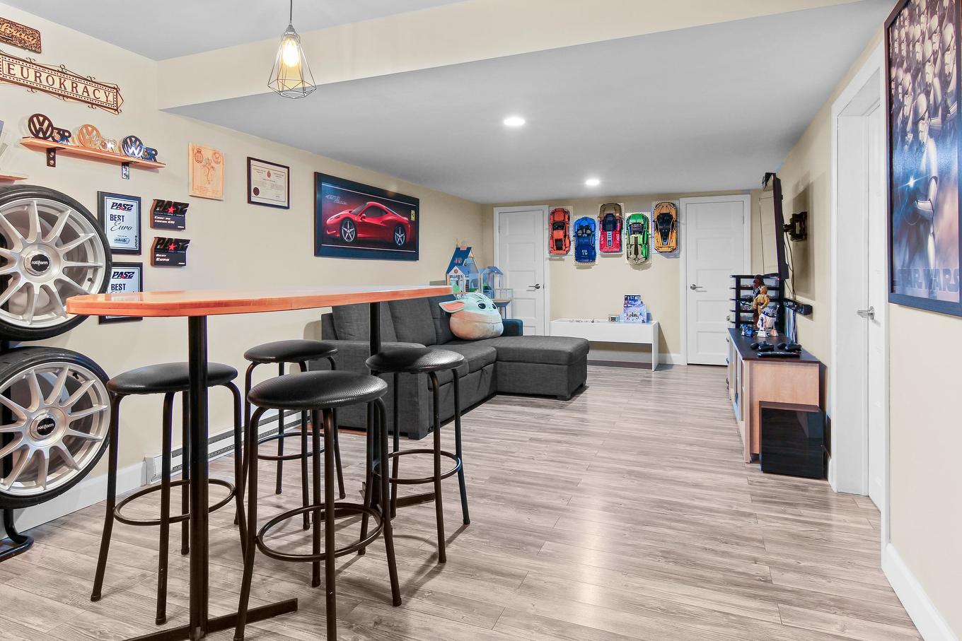 Basement - 518 Rue Rabelais, Saguenay (Chicoutimi), QC - Indoor Photo Showing Other Room