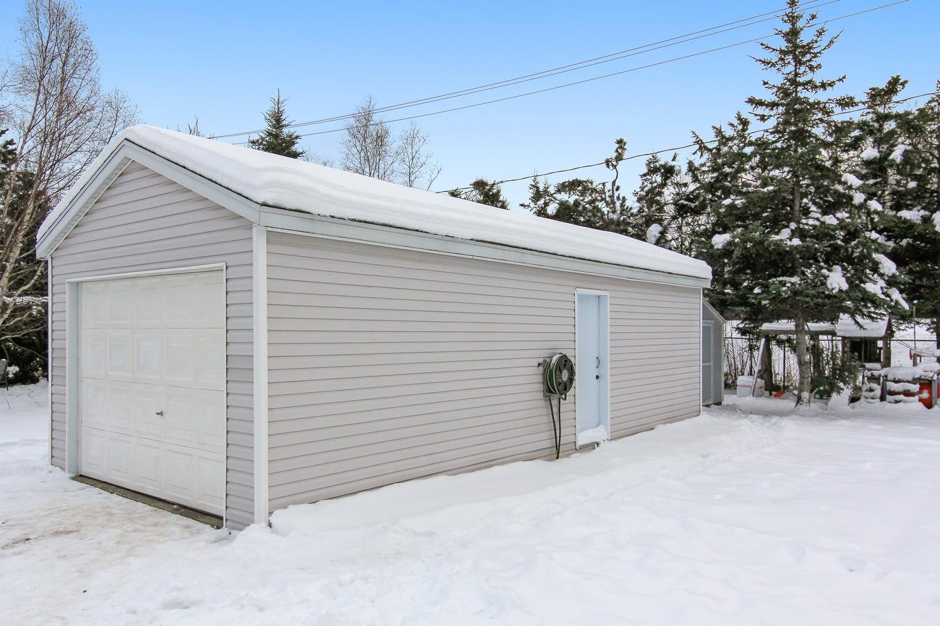 Garage - 518 Rue Rabelais, Saguenay (Chicoutimi), QC - Outdoor With Exterior