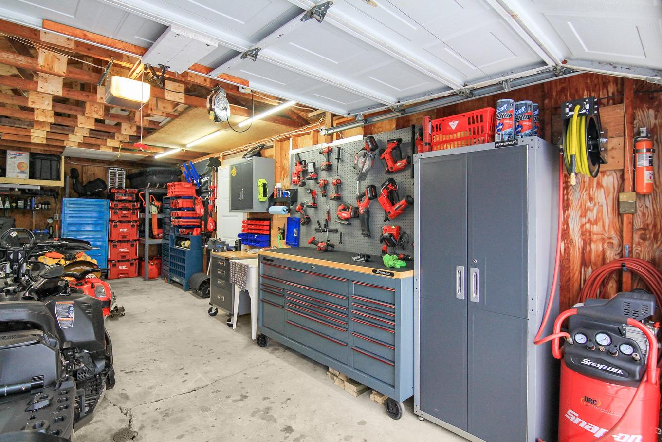 Garage - 518 Rue Rabelais, Saguenay (Chicoutimi), QC - Indoor Photo Showing Garage