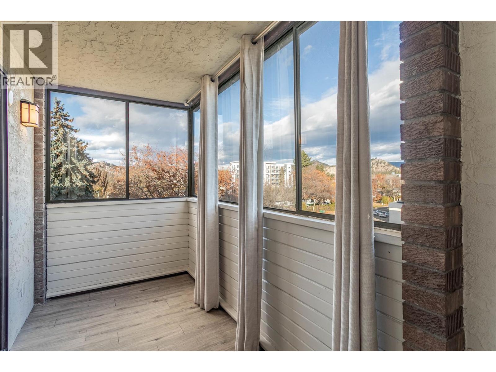 Sunroom - 1915 Pacific Court Unit# 407, Kelowna, BC - Indoor Photo Showing Other Room