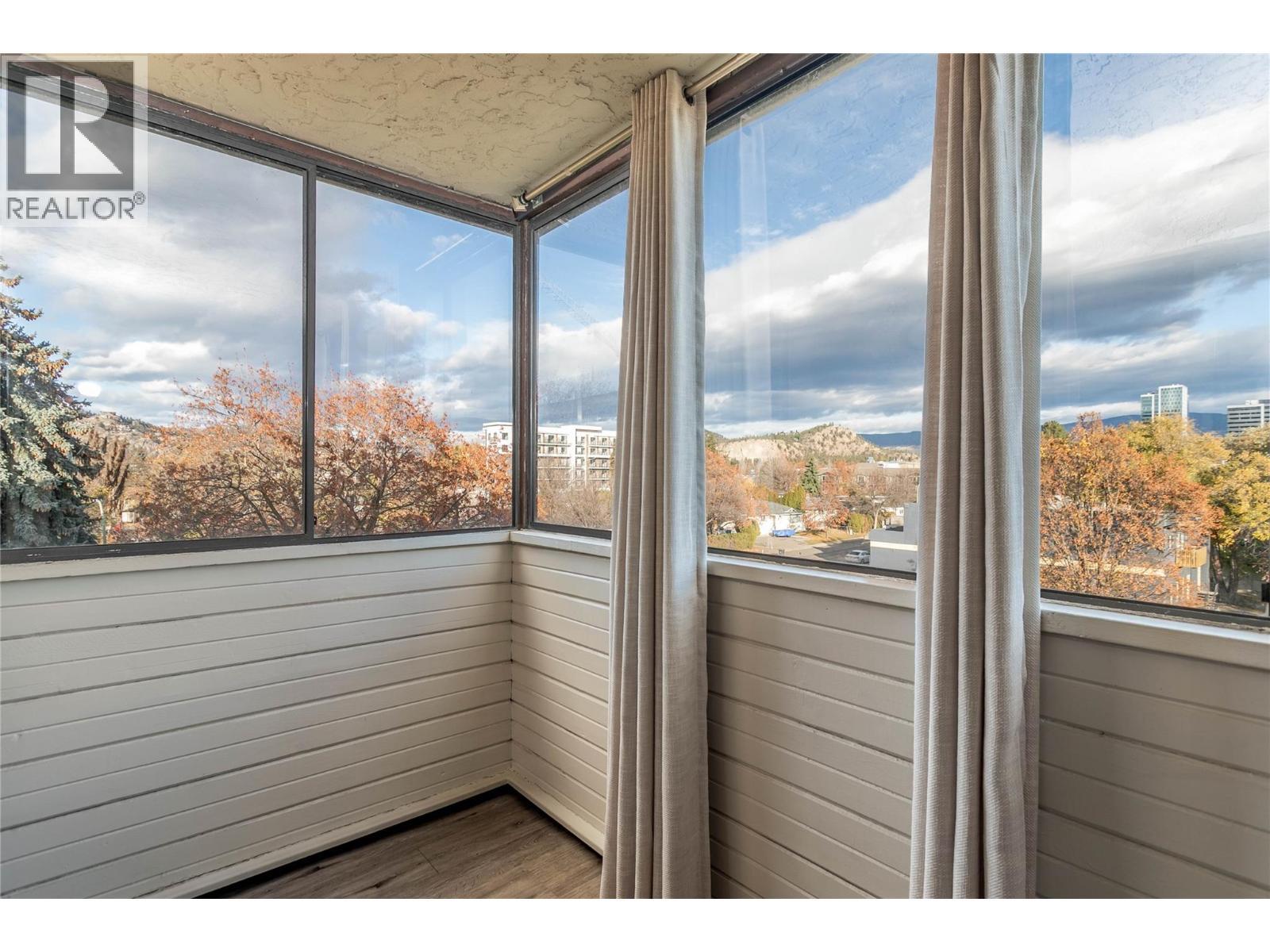 1915 Pacific Court Unit# 407, Kelowna, BC - Indoor Photo Showing Other Room