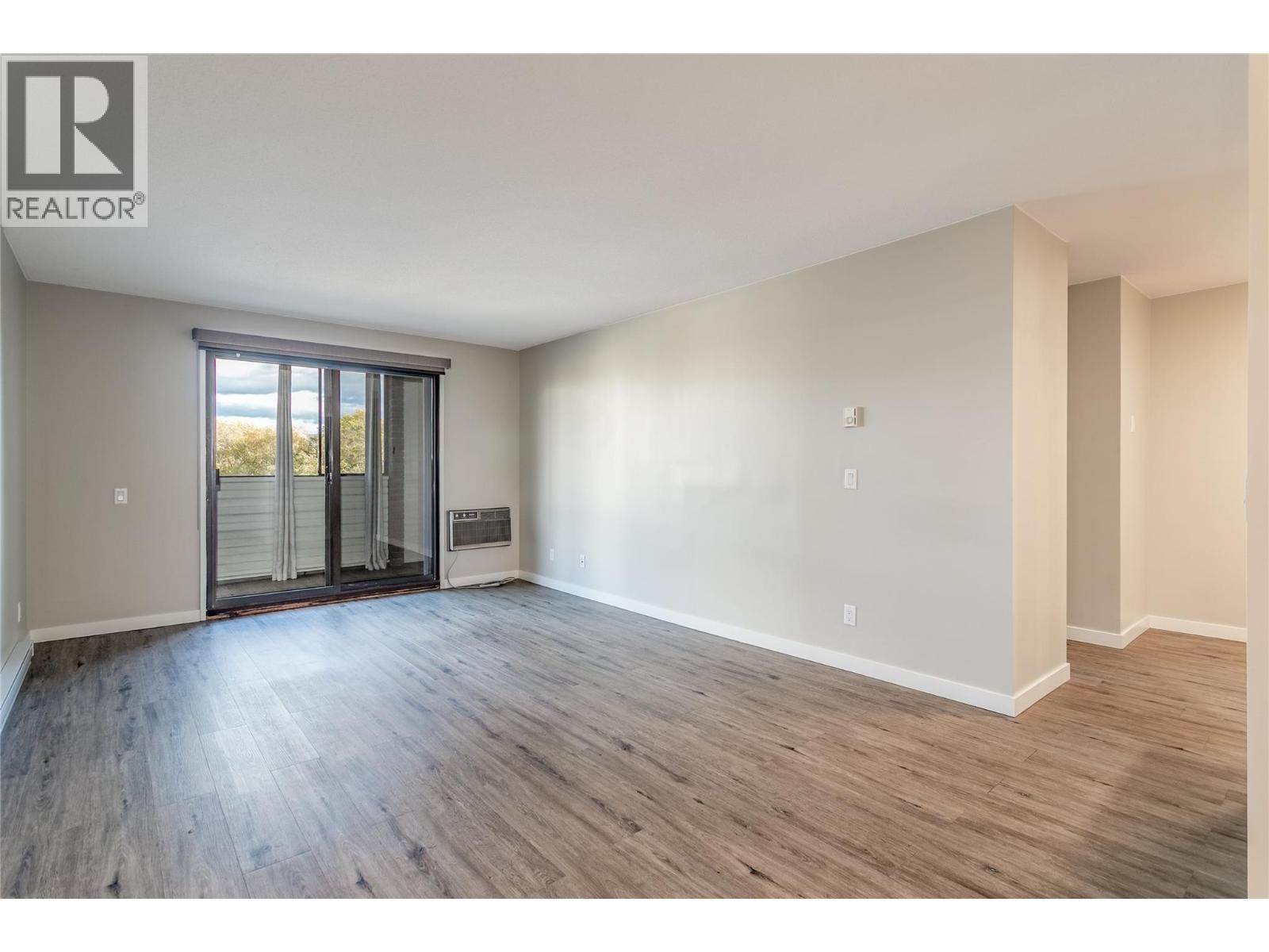 1915 Pacific Court Unit# 407, Kelowna, BC - Indoor Photo Showing Other Room