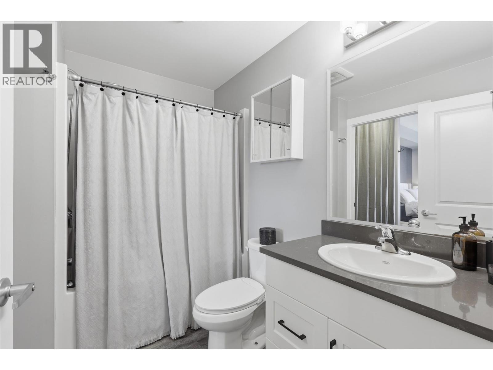 280 Tranquille Road Unit# 405, Kamloops, BC - Indoor Photo Showing Bathroom
