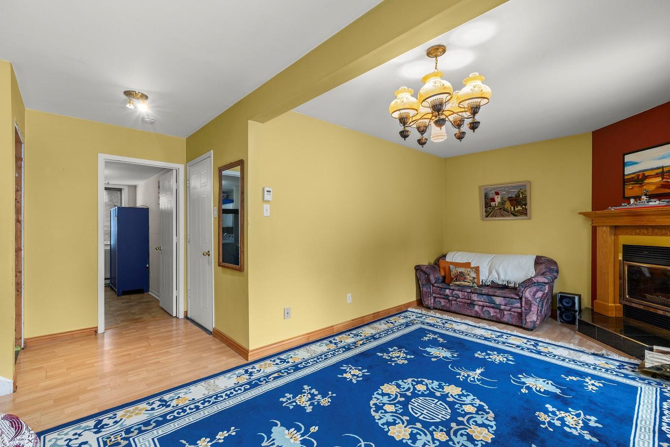 Overall view - 10 Rue Des Peupliers, L'Île-Perrot, QC - Indoor With Fireplace