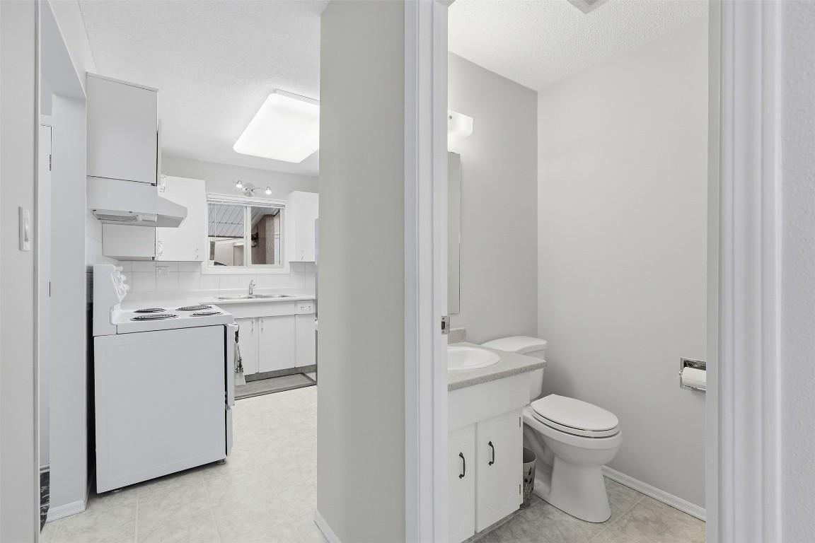 14-1555 Summit Drive, Kamloops, BC - Indoor Photo Showing Bathroom