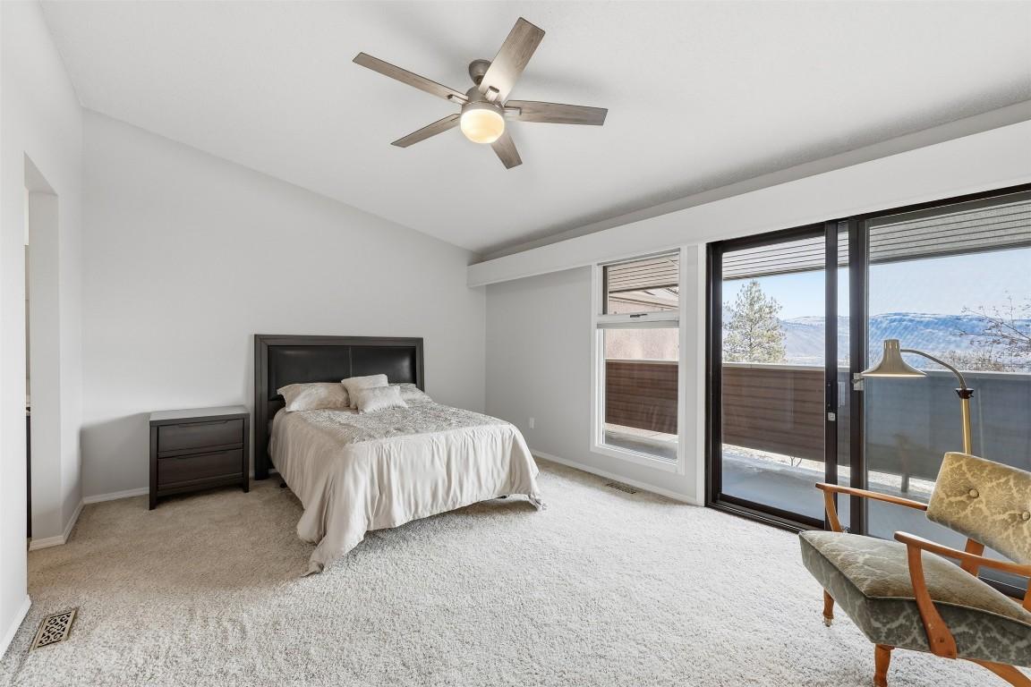 14-1555 Summit Drive, Kamloops, BC - Indoor Photo Showing Bedroom