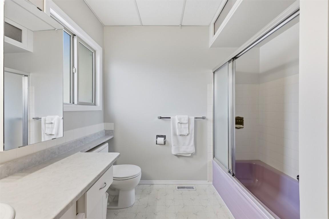 14-1555 Summit Drive, Kamloops, BC - Indoor Photo Showing Bathroom