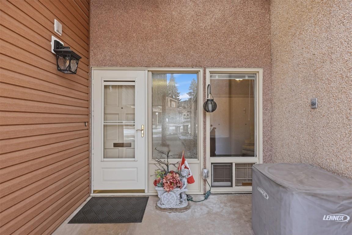 14-1555 Summit Drive, Kamloops, BC - Outdoor With Exterior