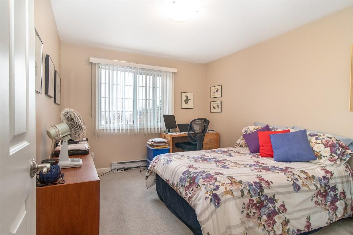 307-945 Lawrence Avenue, Kelowna, BC - Indoor Photo Showing Bedroom