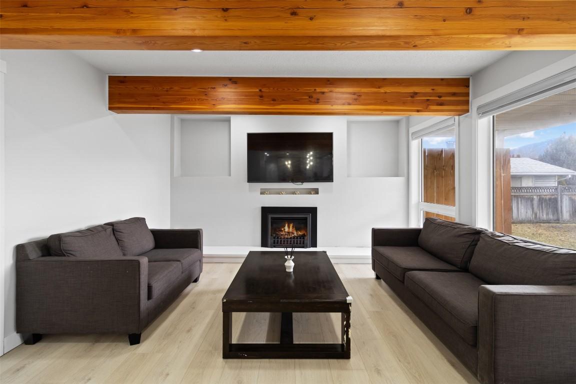 2134 Blackwell Avenue, Merritt, BC - Indoor Photo Showing Living Room With Fireplace